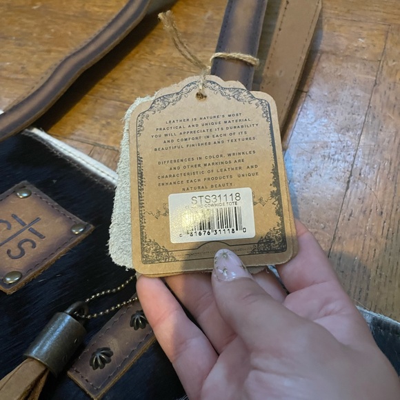 STS Ranchwear Classic Cowhide Tote Ladies Leather Zip Multi-Color - Picture 2 of 13